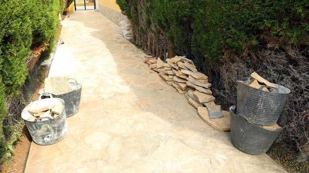 При выборе материала покрытий для пешеходных путей важно учитывать особенности климатического региона. Например, в районах с высоким уровнем влажности и частыми морозами лучше отдавать предпочтение бетону или металлическим элементам, устойчивым к промерзанию и резким перепадам температуры. В условиях суровых зим стоит избегать деревянных элементов, так как они могут разбиваться и со временем потерять прочность под воздействием влаги и циклевки. Технологии заливки и обработки позволяют увеличить сопротивляемость материалам к негативным природным условиям, что продлевает срок службы и минимизирует необходимость в ремонте.