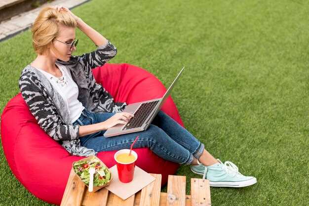 Обильно посаженные цветочные клумбы, кедровые дорожки и небольшие зеленые насаждения преображают концепцию, делая ее более привлекательной. Постоянное дополнение и уход за растениями укрепляет привычку приводить территорию в порядок и заметно уменьшает время, затрачиваемое на текущие работы.