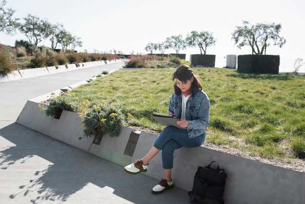 Для надежной фиксации основания используютundefined утрамбованные слои щебня, песка или гравия, обеспечивающие равномерную поддержку и минимизацию деформаций исключительной нагрузкой</em>. Такой слой создает прочную платформу, предотвращает проседание поверхности, а на завершающем этапе предусматривает нанесение защитного покрытия, способствующего долговечности всей конструкции.»></p>
<h2>Определение оптимальной площади и формы дорожки для въезда и парковки</h2>
<p><img decoding=