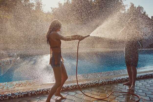 Основание для установки должно быть максимально ровным и прочным. В плиты из бетона или кирпича выгоднее всего размещать крупные, тяжелые материалы, чтобы исключить смещение конструкции под воздействием ветра и нагрузки воды.