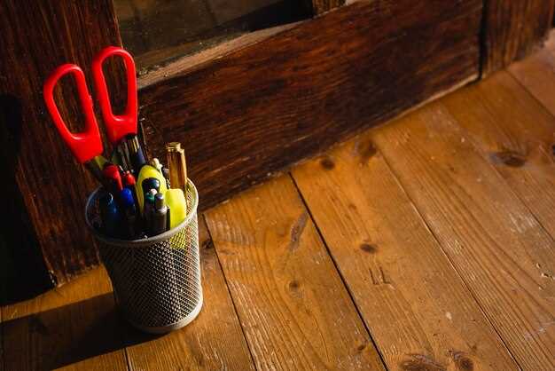 undefinedПравильное расположение рабочей поверхности</strong> играет ключевую роль в повышении эффективности труда и минимизации затрат времени на поиск инструментов. Для этого стоит предусмотреть устойчивый стол с достаточной длиной и шириной, что позволяет разместить все необходимые предметы, не перекрывая доступ к другим зонам. Оптимальнее всего разместить такие конструкции вдоль внешней стены, чтобы освободить пространство для перемещения и дополнительных систем хранения.»></p>
<p><em>Обустраивая системы хранения</em>, важно использовать многоуровневые ящики, полки и стойки, которые позволяют систематизировать инструменты и материалы по типам и размерам. Металлические или пластиковые контейнеры с тегами значительно ускоряют поиск нужных элементов. Для мелких предметов, таких как гайки, винты и болты, полезны прозрачные емкости с закрывающимися крышками, что предотвращает расползание и потерю мелочей.</p>
<p><img decoding=