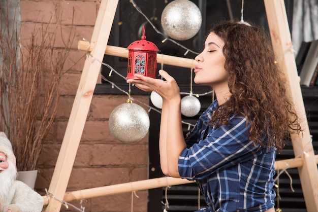 Расстояния между источниками освещения должна составлять не менее 2-3 метров, чтобы устранить темные зоны и создать плавный световой переход между элементами сада.