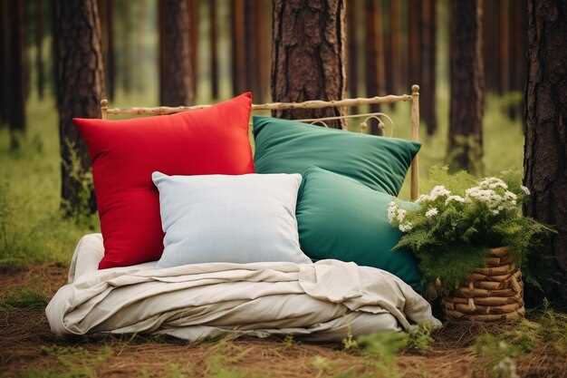 В сфере светопроницаемости важен уровень прозрачности. Полупрозрачные материалы отлично пропускают дневной свет и добавляют интерьерам уюта, в то время как плотные ткани защищают от яркого солнца и обеспечивают приватность. В тех случаях, когда необходимо полностью закрываться от солнечных лучей, отдавайте предпочтение тканям с плотным плетением или с слоистым покрытием, например, blackout-покрытырям.