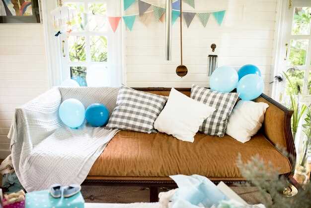 Для постоянного использования на дачном участке рекомендуется выбирать изделия, выполненные из тканей, обладающих высокой стойкостью к механическим воздействиям и перепадам температуры. Натуральный хлопок или леновые волокна особенно хорошо подходят благодаря их прочности и воздухопроницаемости. Такие материалы не спутываются и не зашиваются после частого постирания, что обеспечивает длительный срок службы изделий.