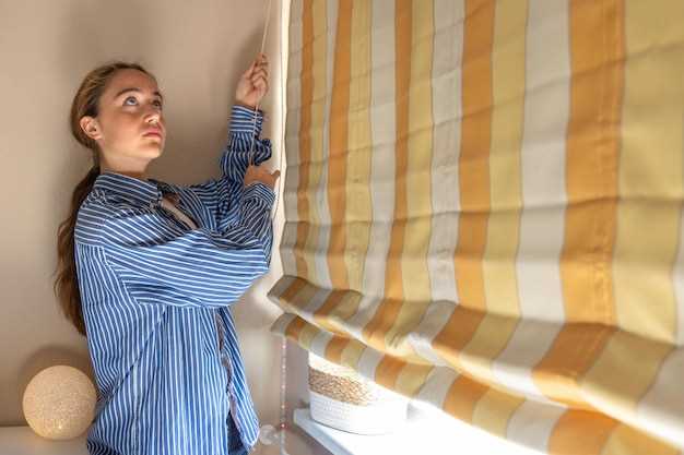 Для обеспечения долговечности изделий и сохранения эстетичных характеристик необходимо учитывать износостойкость материалов, используемых для изготовления полотен. Сильно подвергающиеся механическим повреждениям ткани рекомендуется выбирать с плотным плетением и высокой износостойкостью, например, жаккард или гобеленовые материалы.