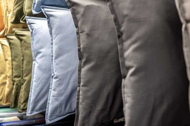 При выборе ткани для декоративных элементов важно учитывать их способность к быстрому высыханию и устойчивость к грязи и пятнам. Микрофибра и меланжевая ткань с водоотталкивающими пропитками допускают многоразовую чистку без деформации внешнего вида. Это особенно актуально для изделий, находящихся в постоянном контакте с уличной средой, что обеспечивает долговременную привлекательность и практическую пользу.