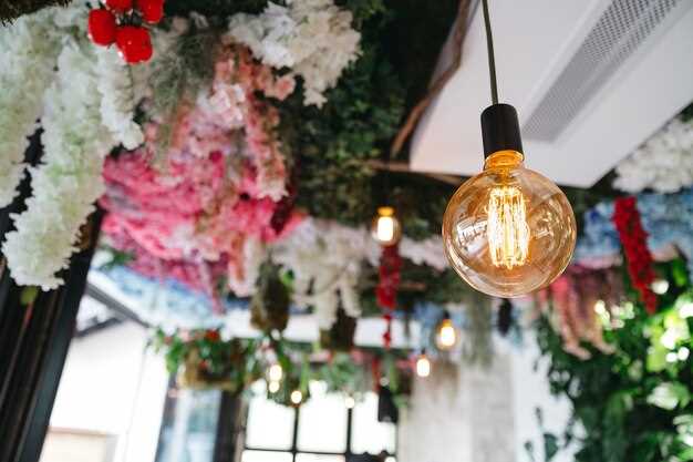 При монтаже рекомендуется использовать специальные зажимы, крючки или крепежные ленты, которые надежно фиксируют освещение и не позволяют проволоке расслаиваться или повреждаться. Для безопасной фиксации выбирайте приспособления с дюбелями или крепежами, не повреждающими поверхность, к которой крепите. Не рекомендуется натягивать провода чрезмерно, чтобы избежать их растрескивания или повреждения изоляции. Для большей надежности рассмотрите использование магнитных креплений или специальных зажимов с возможностью регулировки натяжения.